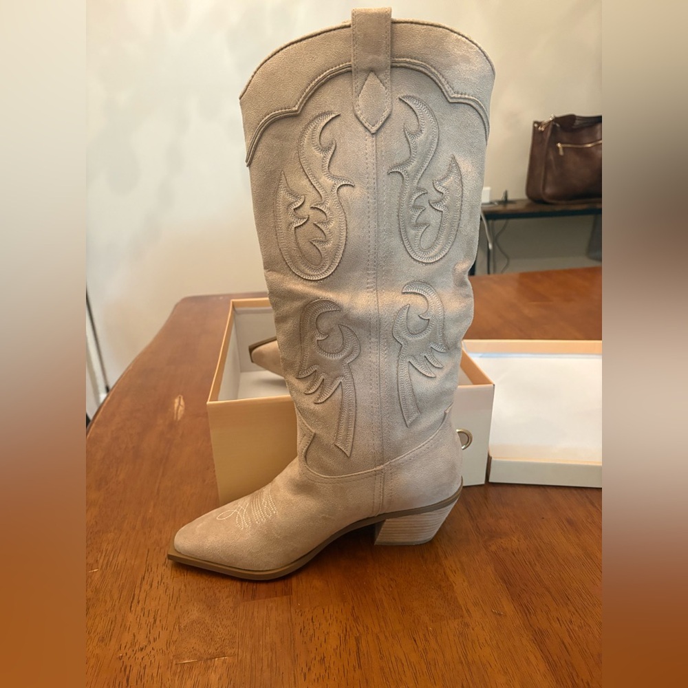 Brand new women’s boots